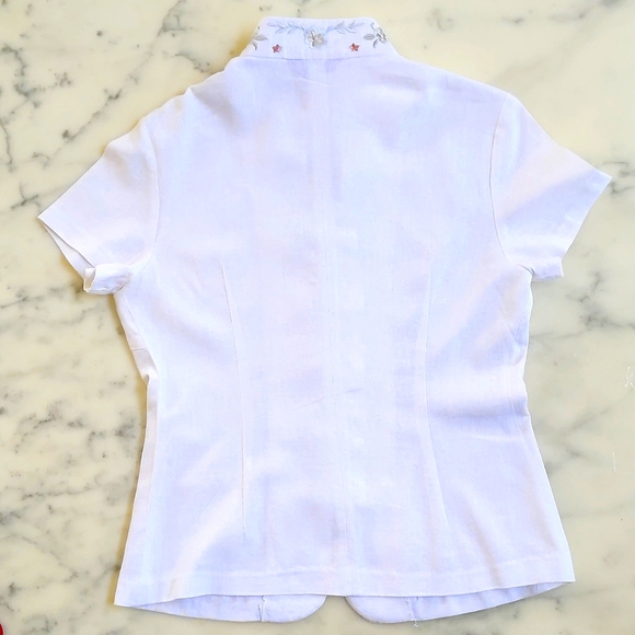 NWOT. Linen and Cotton Top w/Multicolor Embroidered Flowers & Handmade Buttons. - Picture 5 of 8